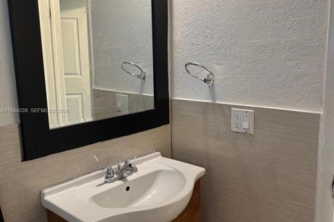 Casa en alquiler en Dania Beach, Florida, 2 dormitorios, 190.82 m2 № 2001077 - foto 7