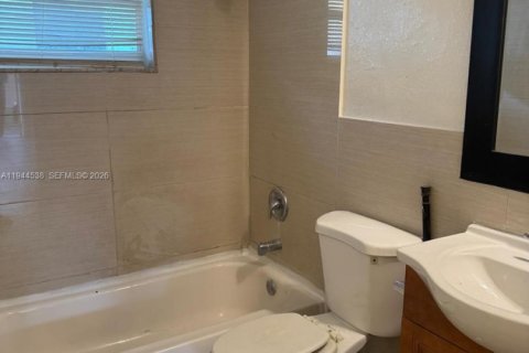 Casa en alquiler en Dania Beach, Florida, 2 dormitorios, 190.82 m2 № 2001077 - foto 8