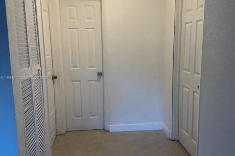 Casa en alquiler en Dania Beach, Florida, 2 dormitorios, 190.82 m2 № 2001077 - foto 9