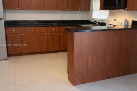 Casa en alquiler en Dania Beach, Florida, 2 dormitorios, 190.82 m2 № 2001077 - foto 5