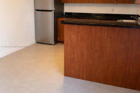 Casa en alquiler en Dania Beach, Florida, 2 dormitorios, 190.82 m2 № 2001077 - foto 4