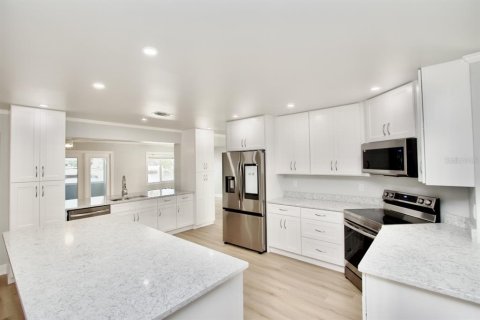 House in New Port Richey, Florida 3 bedrooms, 226.22 sq.m. № 1787848 - photo 17