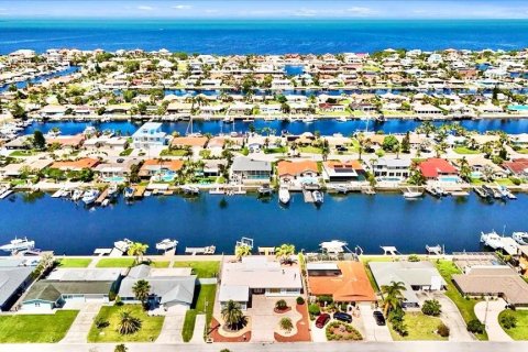 House in New Port Richey, Florida 3 bedrooms, 226.22 sq.m. № 1787848 - photo 6