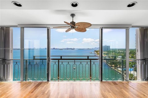 Condominio en venta en Miami, Florida, 2 dormitorios, 130.81 m2 № 1961452 - foto 2