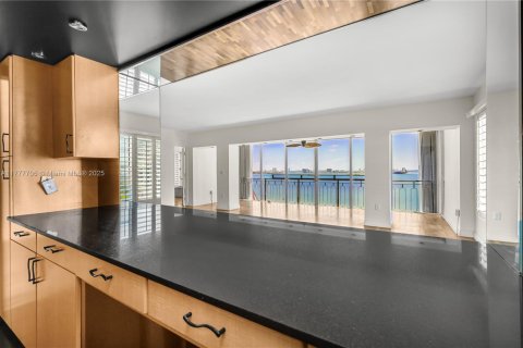 Condominio en venta en Miami, Florida, 2 dormitorios, 130.81 m2 № 1961452 - foto 24