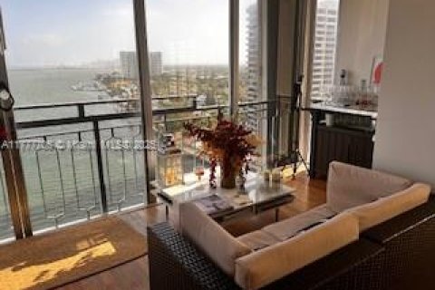 Condominio en Miami, Florida, 2 dormitorios  № 1961452