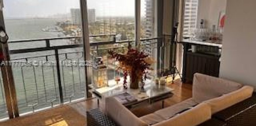 Condominio en Miami, Florida, 2 dormitorios № 1961452