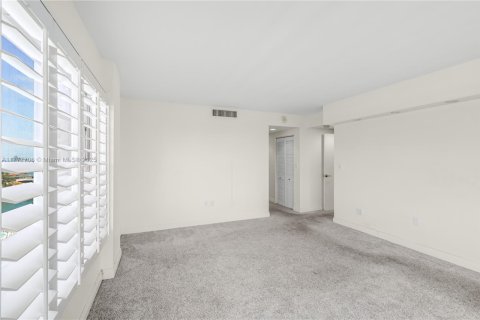 Condominio en venta en Miami, Florida, 2 dormitorios, 130.81 m2 № 1961452 - foto 11