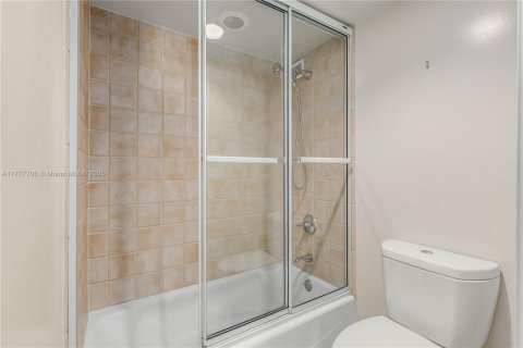 Condominio en venta en Miami, Florida, 2 dormitorios, 130.81 m2 № 1961452 - foto 18