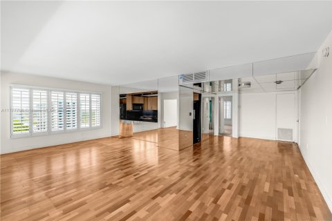 Condominio en venta en Miami, Florida, 2 dormitorios, 130.81 m2 № 1961452 - foto 5