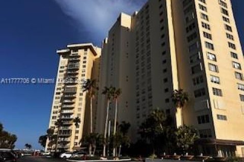 Condominio en venta en Miami, Florida, 2 dormitorios, 130.81 m2 № 1961452 - foto 19