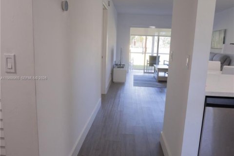 Condo in Lauderdale Lakes, Florida, 1 bedroom № 2051784 - photo 4