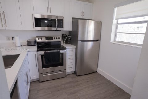 Condo in Lauderdale Lakes, Florida, 1 bedroom № 2051784 - photo 5