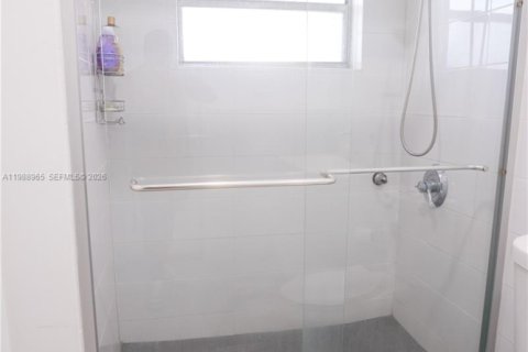 Condo in Lauderdale Lakes, Florida, 1 bedroom № 2051784 - photo 9