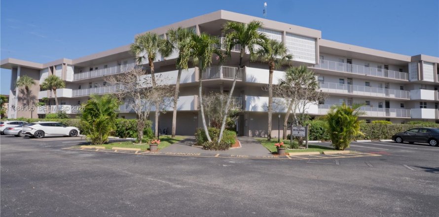 Condo in Lauderdale Lakes, Florida, 1 bedroom № 2051784