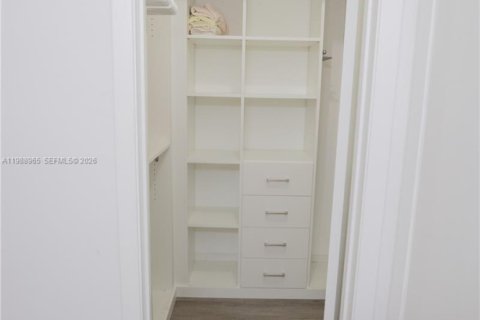 Condo in Lauderdale Lakes, Florida, 1 bedroom № 2051784 - photo 17