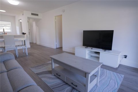 Condo in Lauderdale Lakes, Florida, 1 bedroom № 2051784 - photo 13