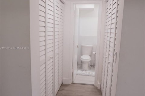 Condo in Lauderdale Lakes, Florida, 1 bedroom № 2051784 - photo 7