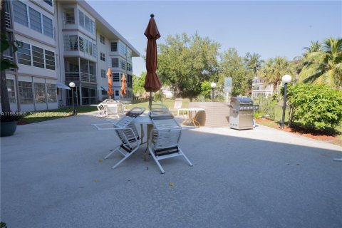 Condo in Lauderdale Lakes, Florida, 1 bedroom № 2051784 - photo 21