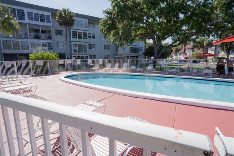 Condo in Lauderdale Lakes, Florida, 1 bedroom № 2051784 - photo 22