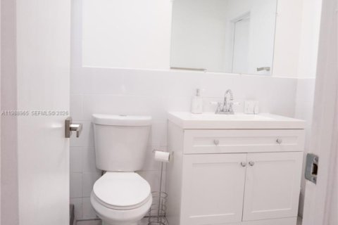 Condo in Lauderdale Lakes, Florida, 1 bedroom № 2051784 - photo 8