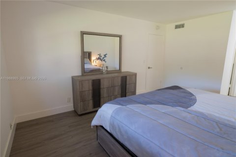 Condo in Lauderdale Lakes, Florida, 1 bedroom № 2051784 - photo 15