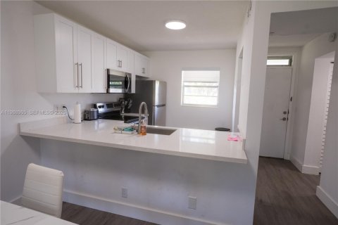 Condo in Lauderdale Lakes, Florida, 1 bedroom № 2051784 - photo 6