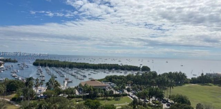 Кондоминиум с 3 спальнями в Майами, Флорида № 1966117