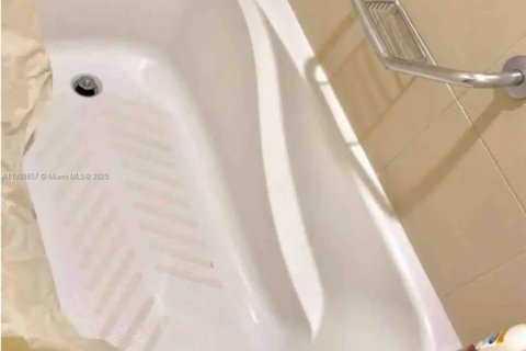 Купить кондоминиум в Майами, Флорида 3 спальни, 140.75м2, № 1966117 - фото 24