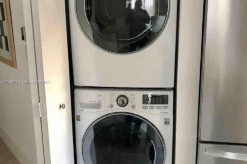 Купить кондоминиум в Майами, Флорида 3 спальни, 140.75м2, № 1966117 - фото 11