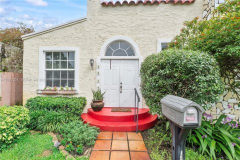 Casa en Hollywood, Florida 4 dormitorios, 174.01 m2 № 2378445
