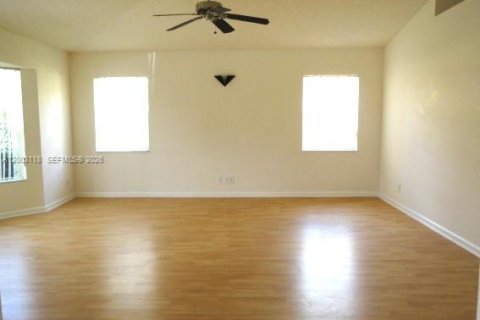 Снять в аренду виллу или дом в Веллингтон, Флорида 3 спальни, 191.66м2, № 2066714 - фото 5