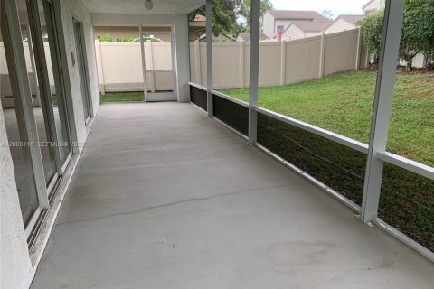 Снять в аренду виллу или дом в Веллингтон, Флорида 3 спальни, 191.66м2, № 2066714 - фото 8