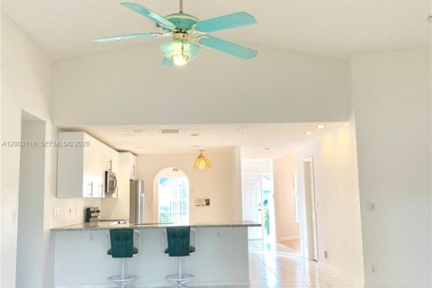 Снять в аренду виллу или дом в Веллингтон, Флорида 3 спальни, 191.66м2, № 2066714 - фото 3