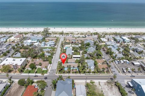 Condo in Saint Pete Beach, Florida, 2 bedrooms  № 1791673 - photo 1