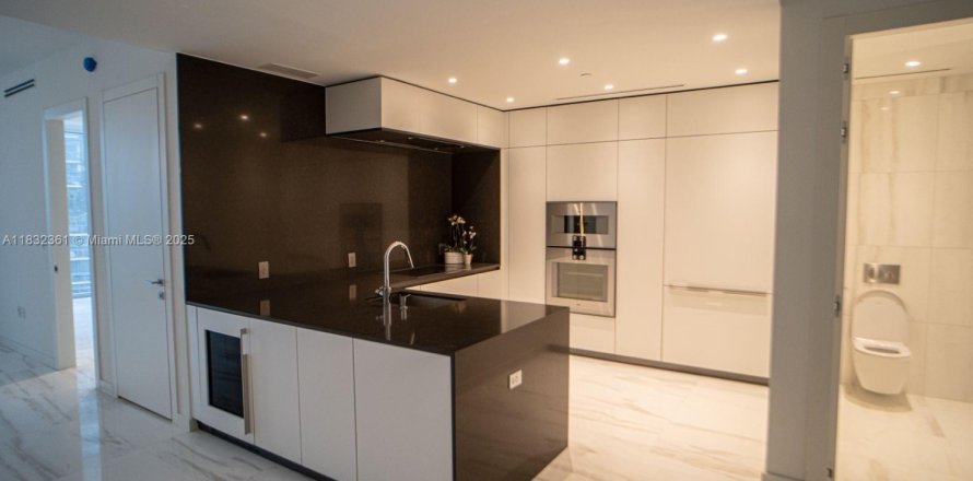 Condominio en Miami, Florida, 2 dormitorios № 1809136