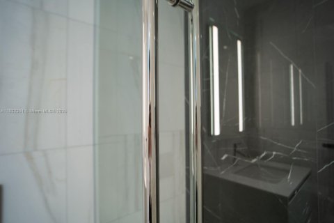 Condominio en venta en Miami, Florida, 2 dormitorios, 146.6 m2 № 1809136 - foto 20