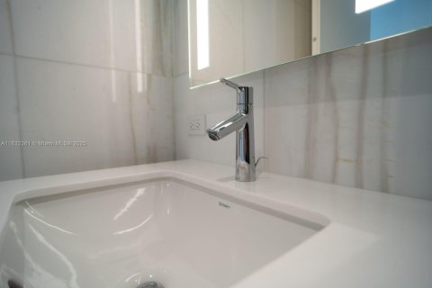 Condominio en venta en Miami, Florida, 2 dormitorios, 146.6 m2 № 1809136 - foto 18