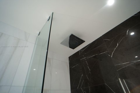 Condominio en venta en Miami, Florida, 2 dormitorios, 146.6 m2 № 1809136 - foto 15