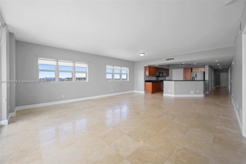 Купить кондоминиум в Норт-Майами, Флорида 3 спальни, 221.57м2, № 1942279 - фото 13