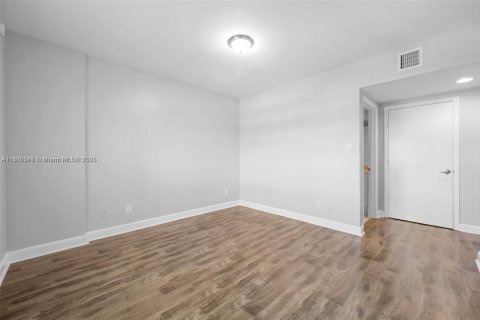 Купить кондоминиум в Норт-Майами, Флорида 3 спальни, 221.57м2, № 1942279 - фото 23