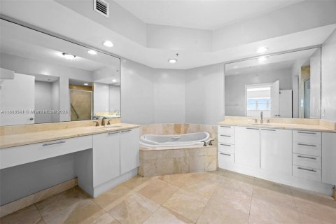 Купить кондоминиум в Норт-Майами, Флорида 3 спальни, 221.57м2, № 1942279 - фото 27