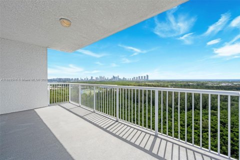 Купить кондоминиум в Норт-Майами, Флорида 3 спальни, 221.57м2, № 1942279 - фото 1
