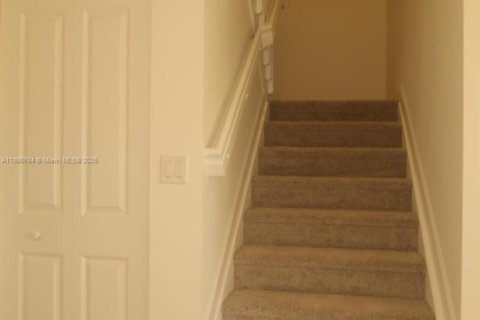 Adosado en alquiler en Homestead, Florida, 3 dormitorios № 1945409 - foto 6