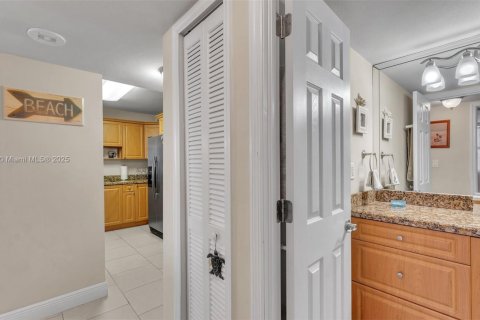 Condominio en venta en Hallandale Beach, Florida, 1 dormitorio, 68.84 m2 № 1937986 - foto 23