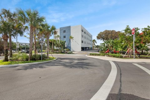 Condo in Pompano Beach, Florida, 1 bedroom № 2392813 - photo 4
