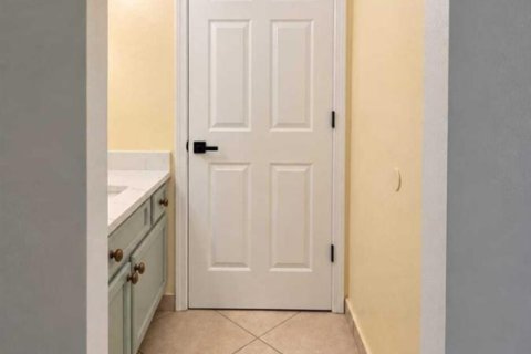 Condo in Pompano Beach, Florida, 1 bedroom № 2392813 - photo 20
