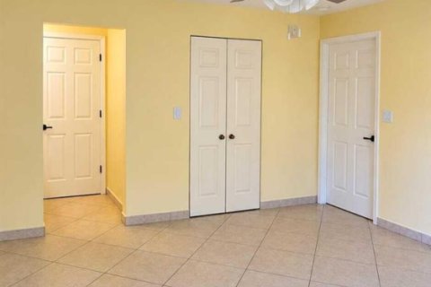 Condo in Pompano Beach, Florida, 1 bedroom № 2392813 - photo 15