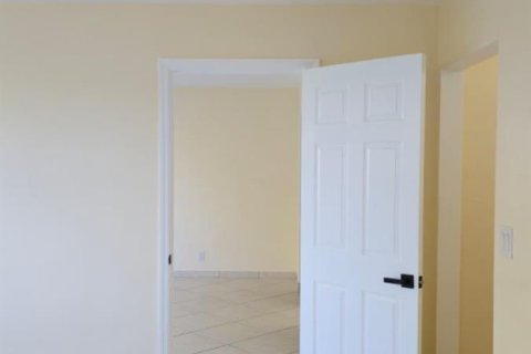 Condo in Pompano Beach, Florida, 1 bedroom № 2392813 - photo 16