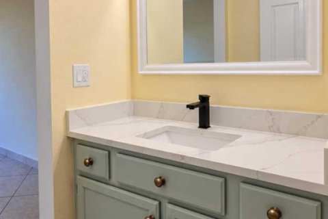 Condo in Pompano Beach, Florida, 1 bedroom № 2392813 - photo 18